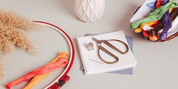 kompozycja materiałów do haftu